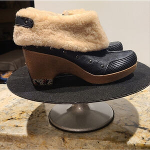 Jambu "Holland" adventure boots. Sz 9. Leather upper Sherpa trim. (#1002) )